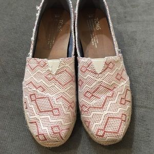 Women’s Tom’s shoes size 6